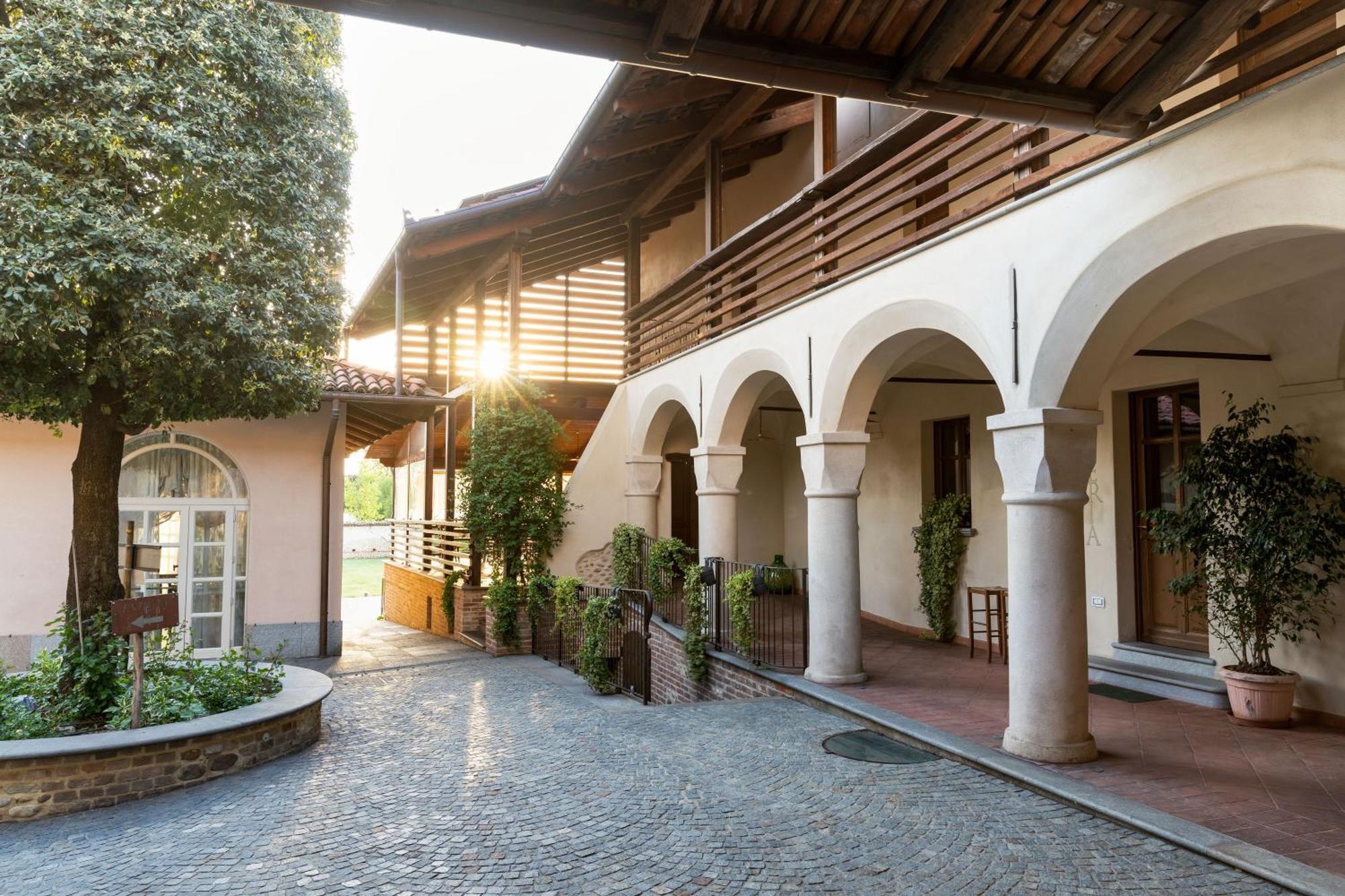 Il Giardino Di Ghilot Bed & Breakfast Cherasco Exterior photo
